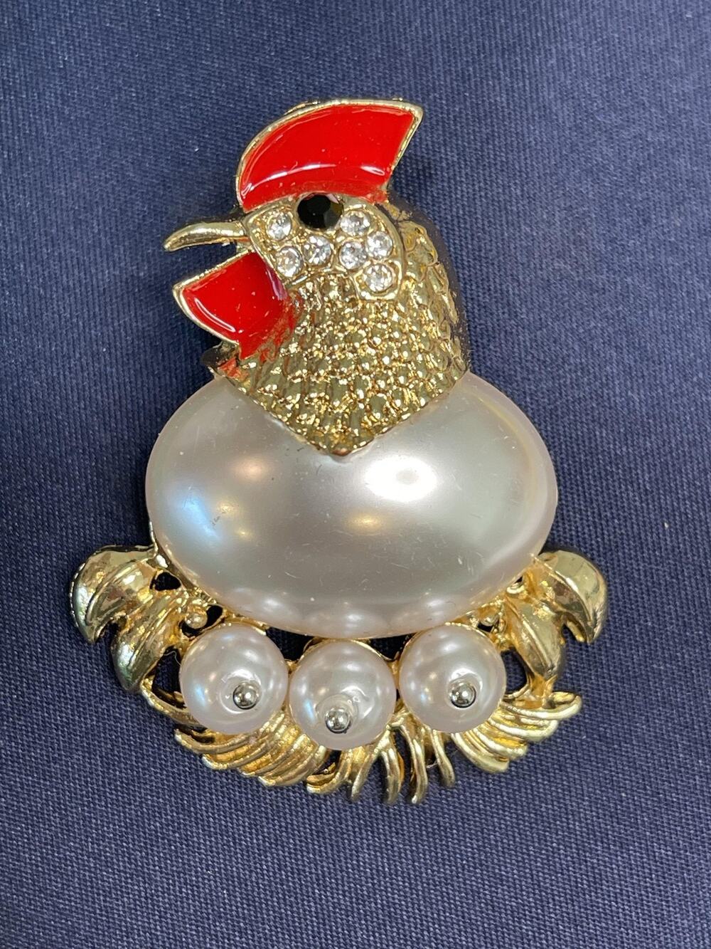 NWOT Chicken Laying Eggs on Nest Brooch Pin Red Enamel Faux Pearl Rhinestone